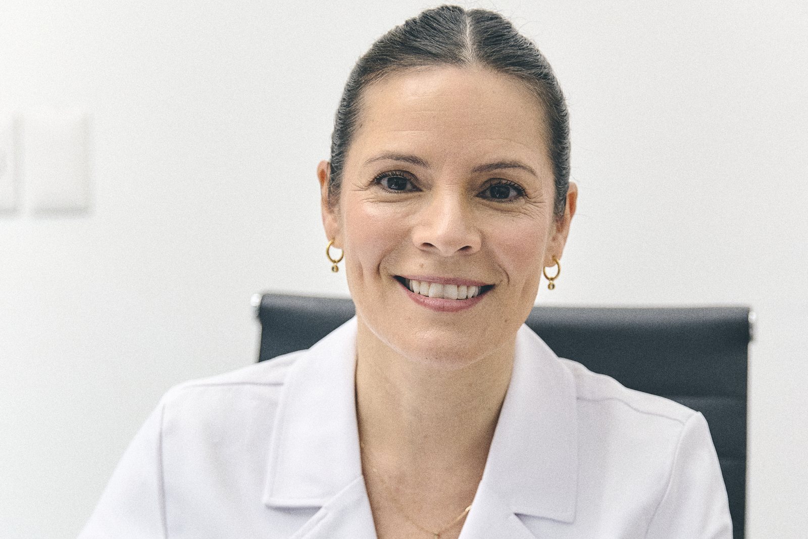 Dra. Soledad Quiroz en su consulta
